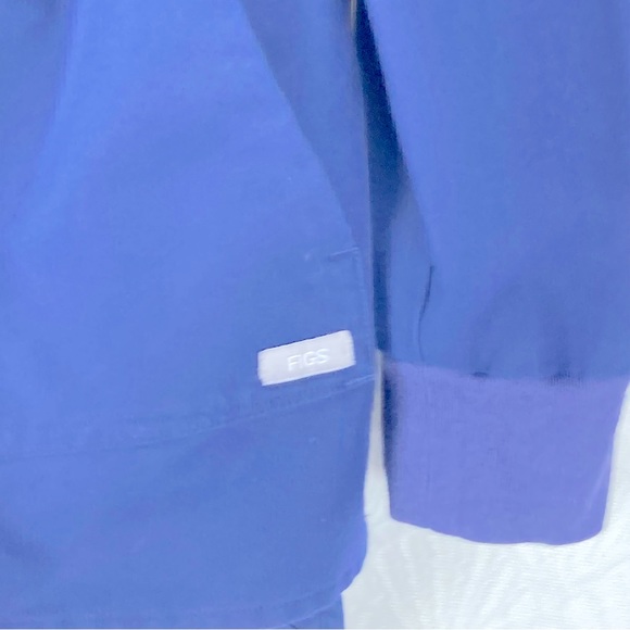 FIGS | FIONx Bellery Scrub Jacket Navy Blue (size Medium) - Picture 7 of 8